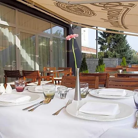 Hotel Mousson 4*